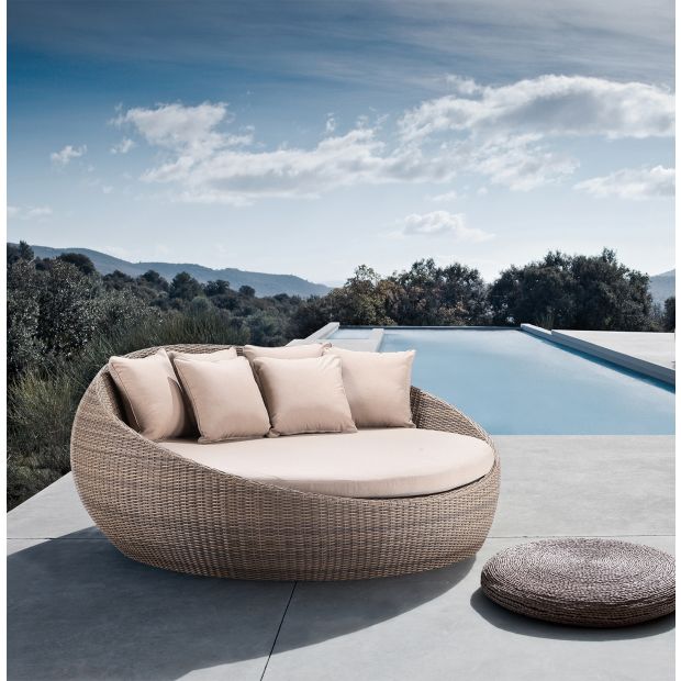 Large Newport Outdoor Wicker Round Daybed - Wheat and Sand Cushions