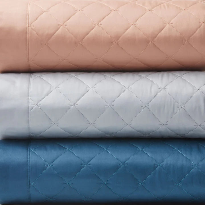 Hampton Diamond-Stitch Bed Throw - Glaze