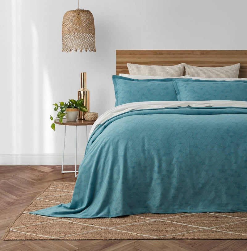 Nelle Bedspread Set